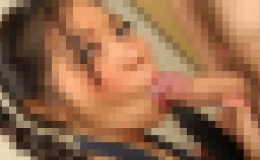 無修正、お下げ髪の小さなアジア人のナは、ファランに豆を舐められ、マンコをピストンれるのが好き。