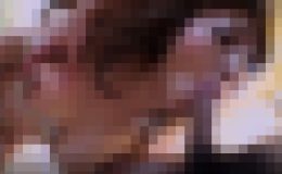 無修正、巨乳のブルネット・マリア・アマネが浴室でマンコを擦り、ディープスロート行為の後ベッドでれた。