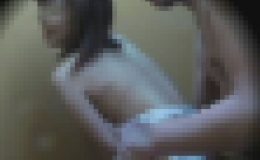 こんな場所でこんな格好で！